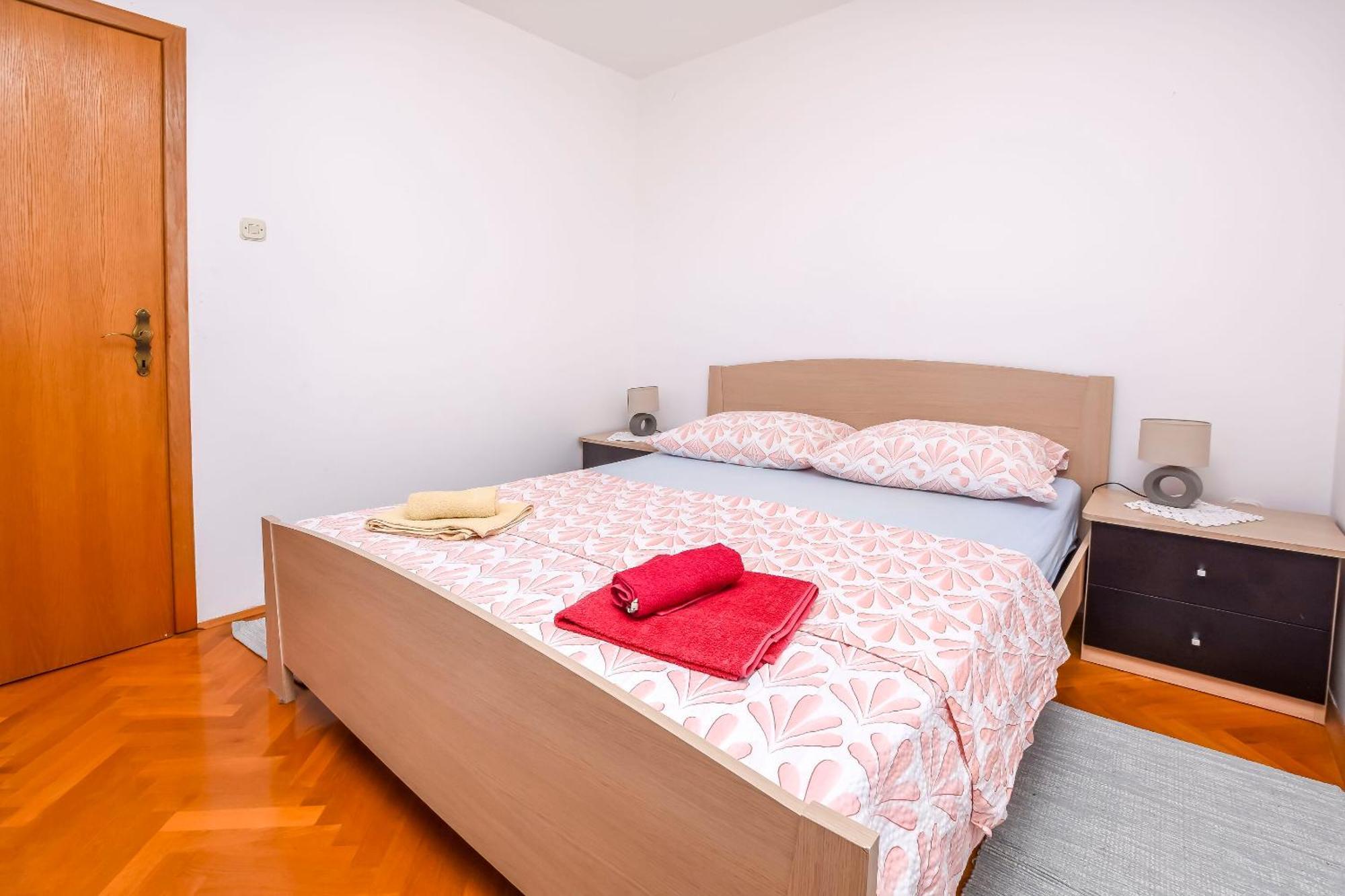 Apartments Ema Ражань Экстерьер фото